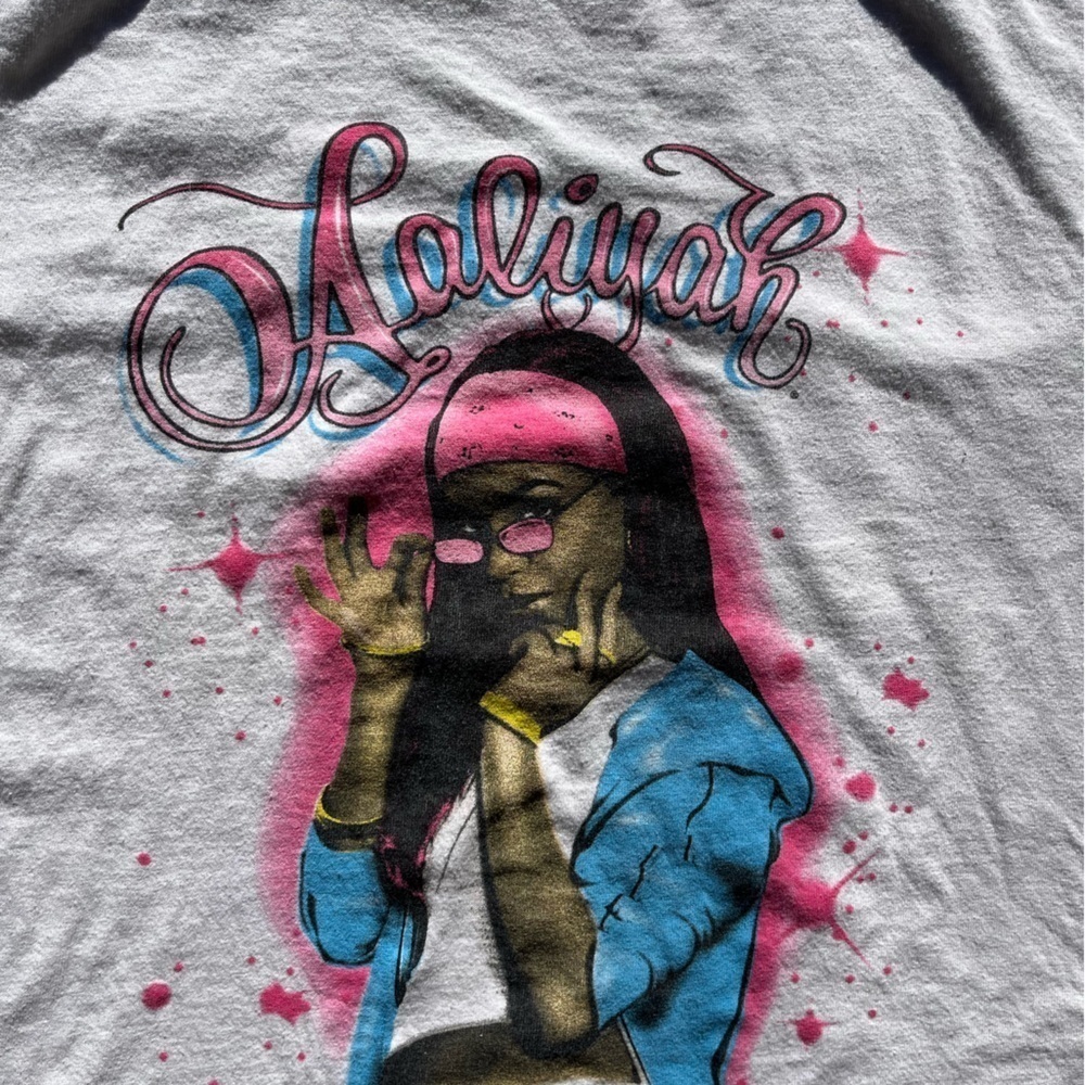 Women's Aaliyah T-Shirt White Face Spell-Out Logo L 90s R&B Graffiti Spray Paint